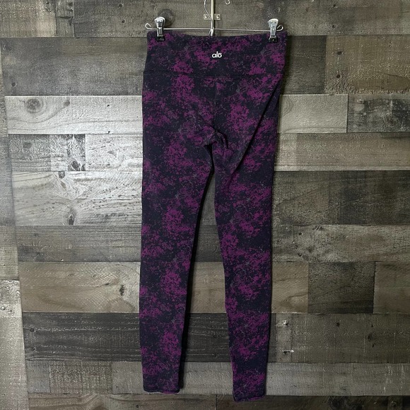 SOLD ALO Yoga Leggings Small - Picture 2 of 2